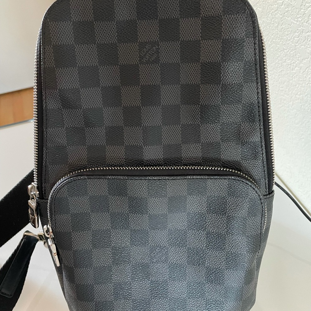 Louis Vuitton avenue sling bag